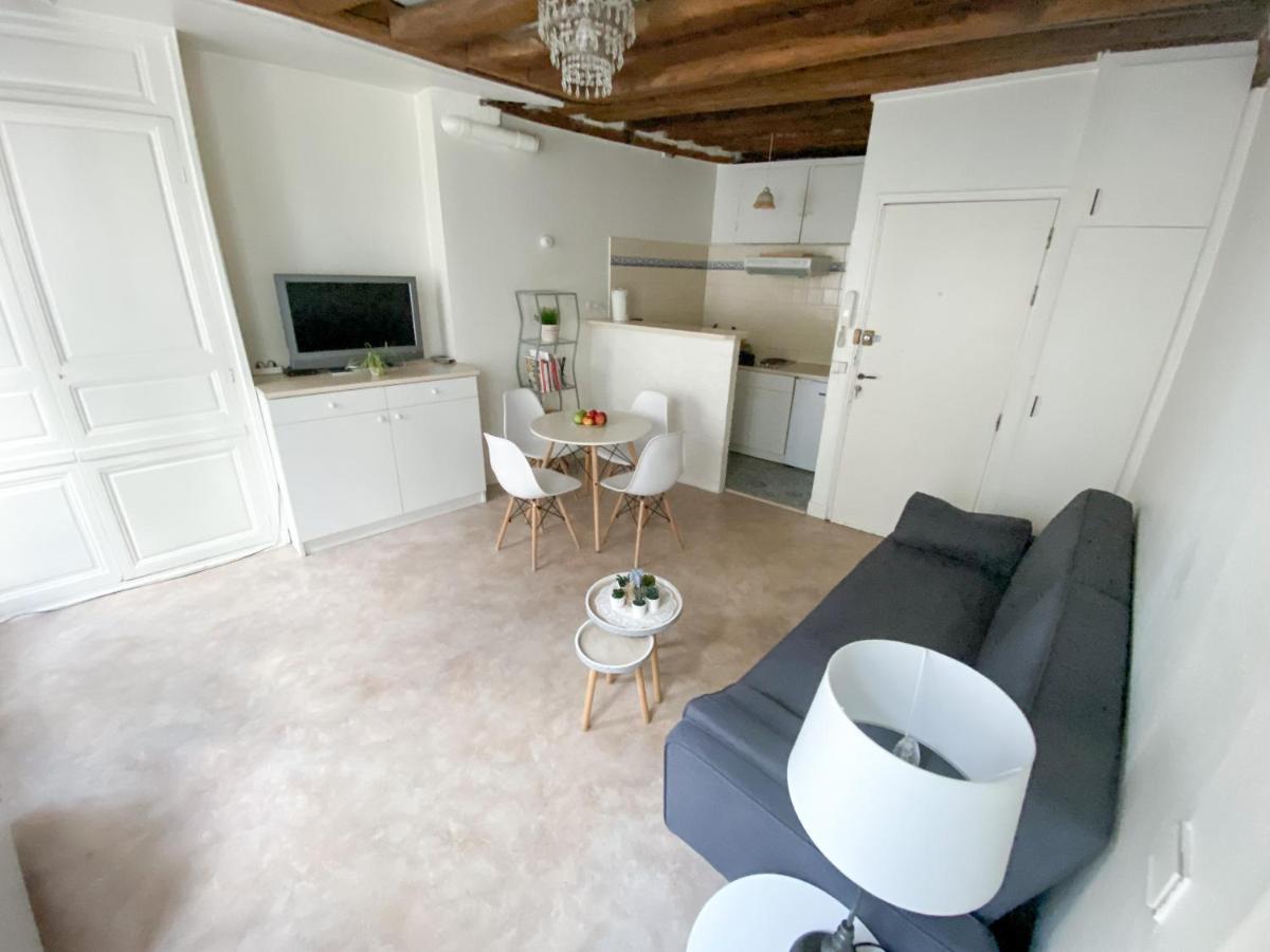 Cosy Apartment In The Heart Of Фонтенбло Екстериор снимка