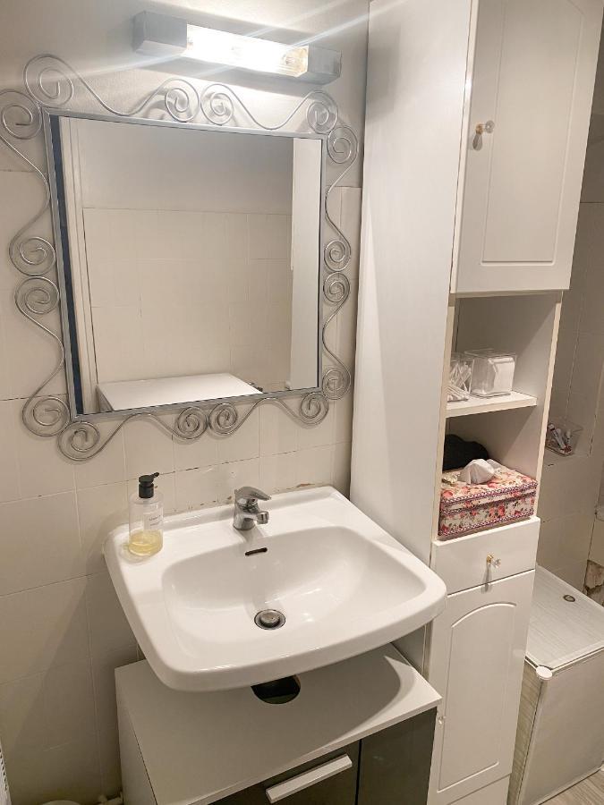 Cosy Apartment In The Heart Of Фонтенбло Екстериор снимка